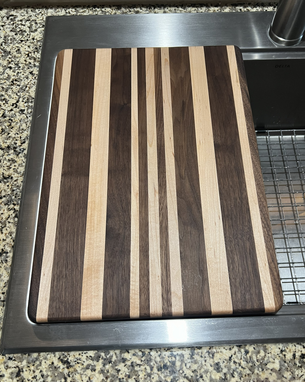 Custom Handcrafted Wooden Cutting Board – End Grain & Edge Grain